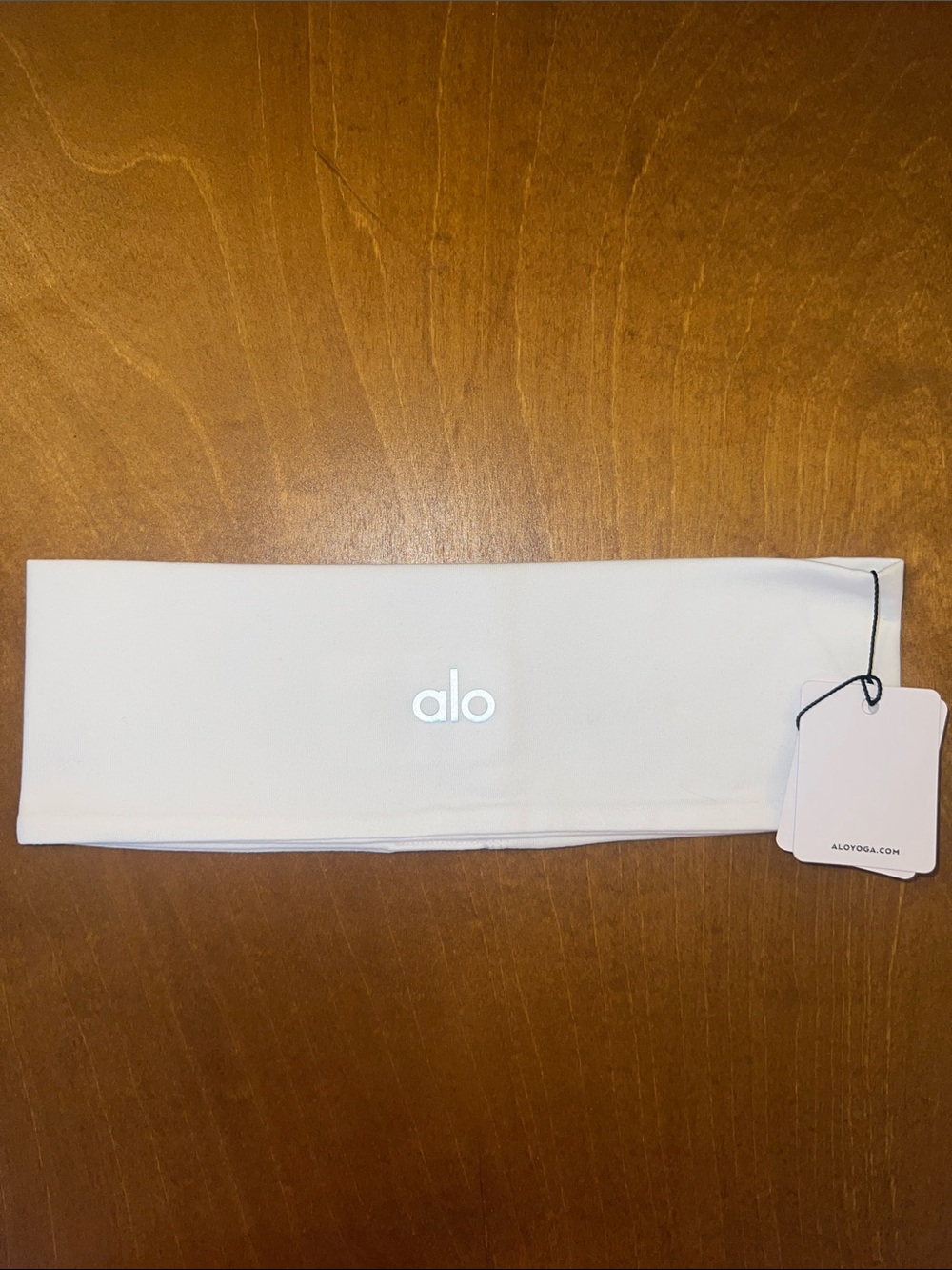 ALO Yoga White Performance Conquer Headband NEW WITH TAGS NWT - Picture 6 of 7